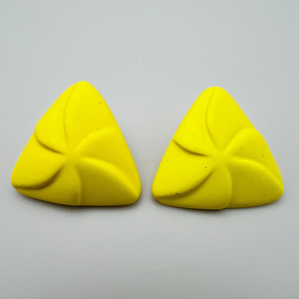 Vintage Yellow Triangle Pinwheel Stud Earrings Pierced Matte Geometric Retro